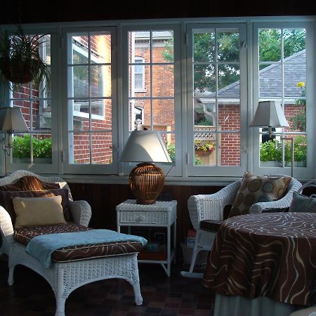 Bed and Breakfast Robinsong Thorold Экстерьер фото