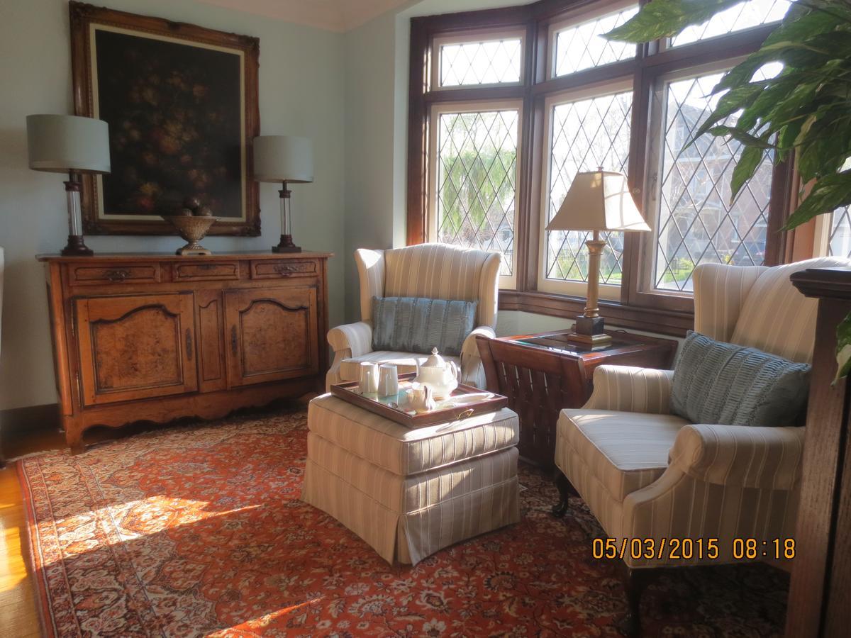 Bed and Breakfast Robinsong Thorold Экстерьер фото