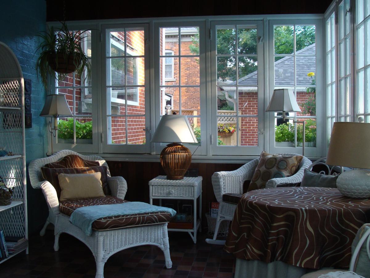 Bed and Breakfast Robinsong Thorold Экстерьер фото