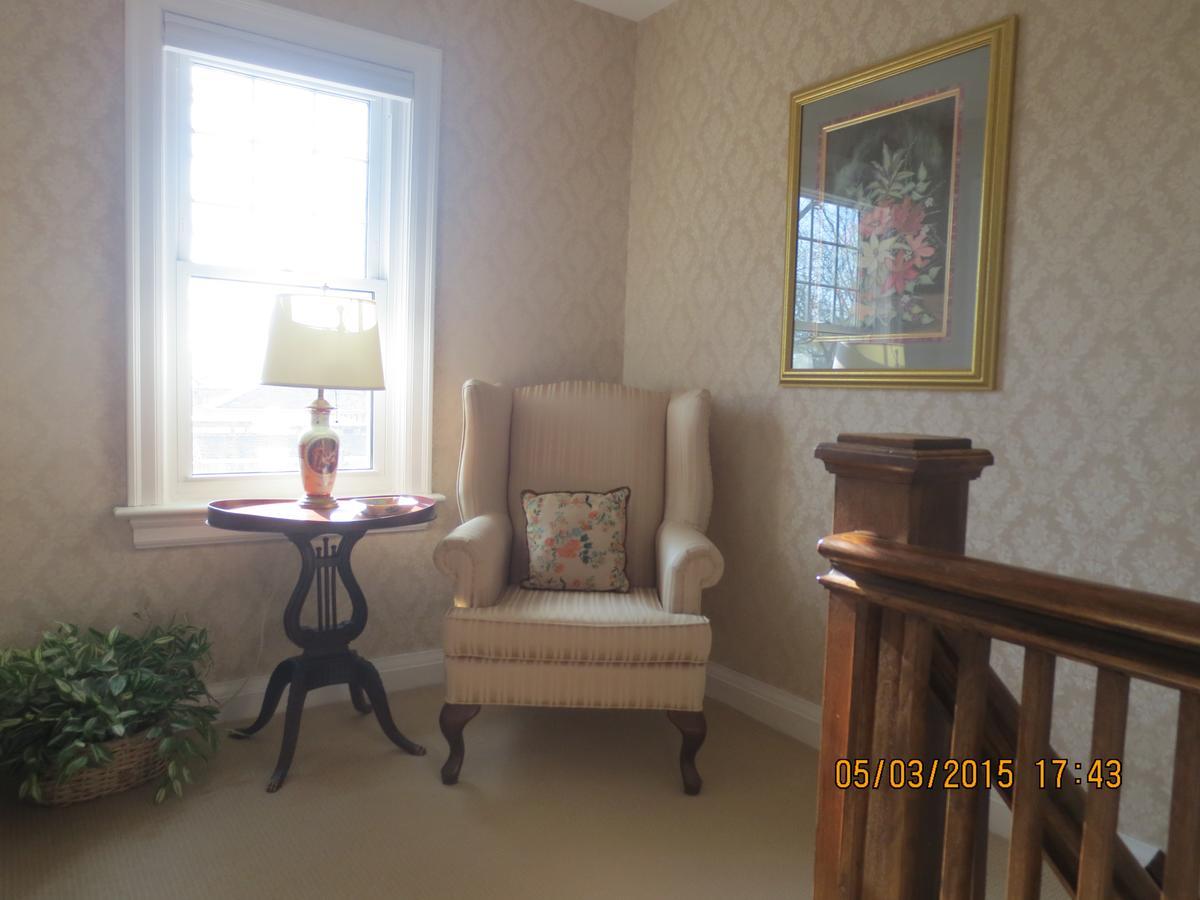 Bed and Breakfast Robinsong Thorold Экстерьер фото