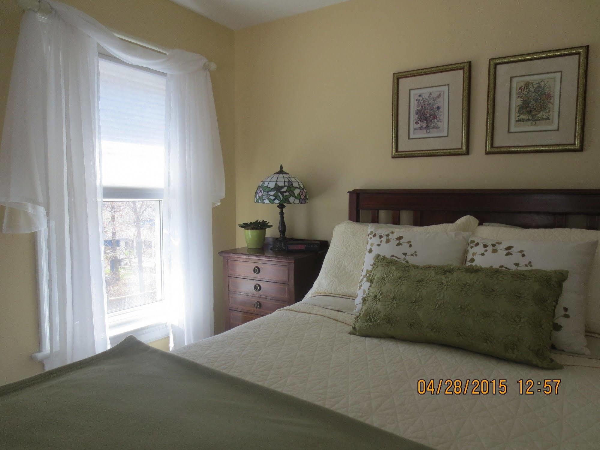 Bed and Breakfast Robinsong Thorold Экстерьер фото