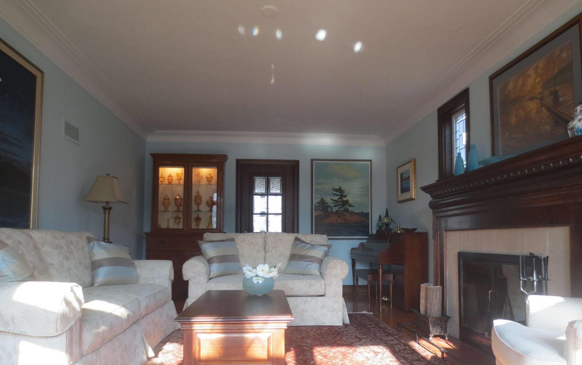 Bed and Breakfast Robinsong Thorold Экстерьер фото