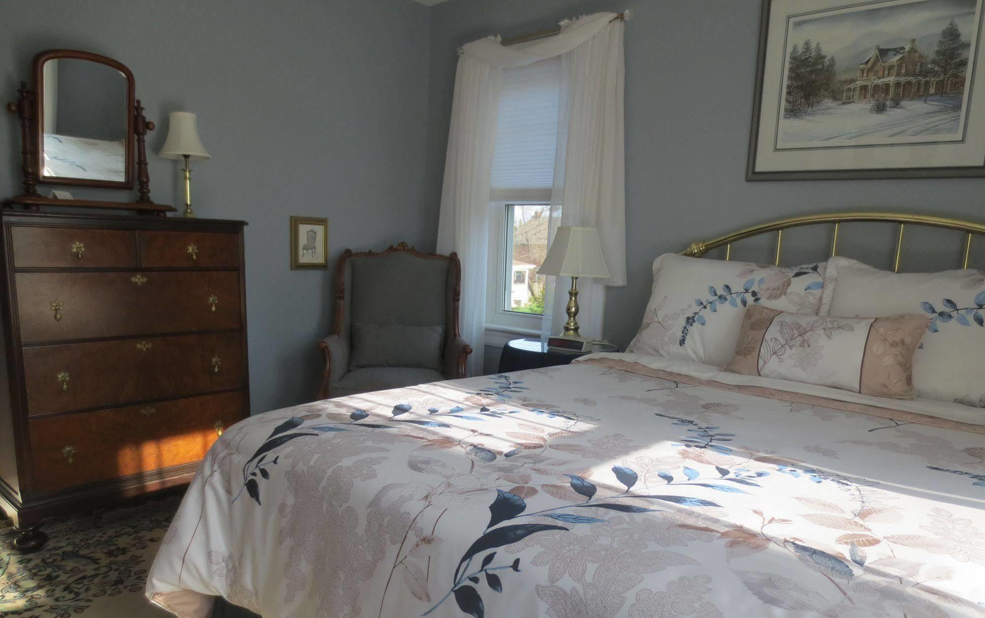Bed and Breakfast Robinsong Thorold Экстерьер фото