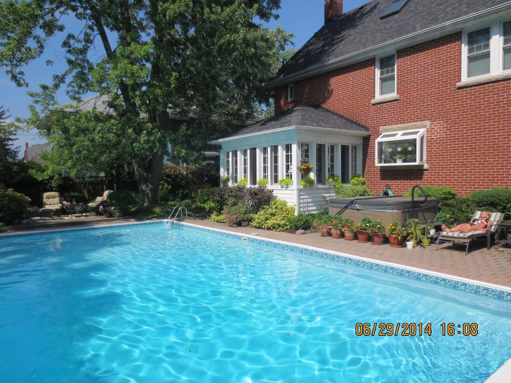 Bed and Breakfast Robinsong Thorold Экстерьер фото