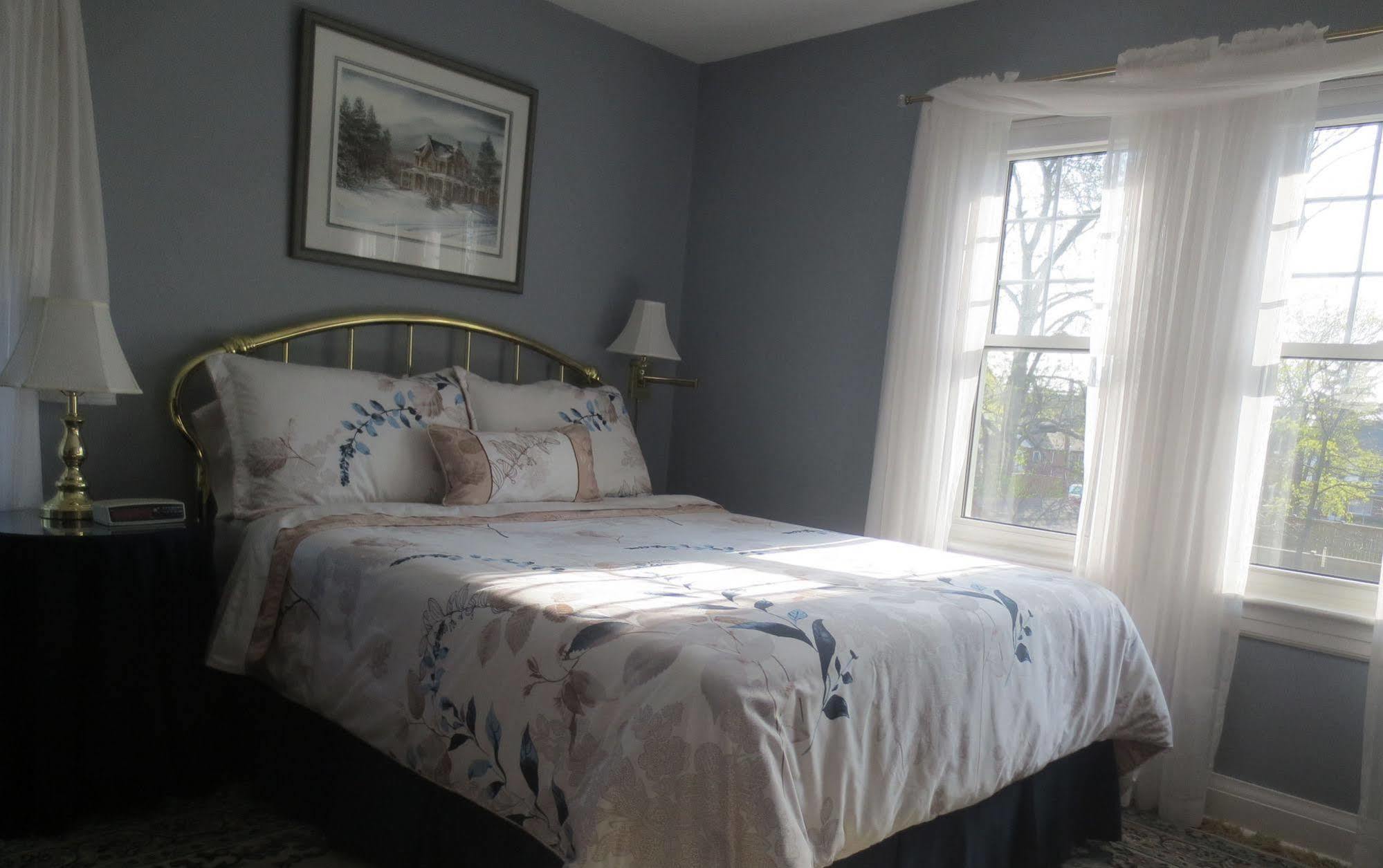 Bed and Breakfast Robinsong Thorold Экстерьер фото