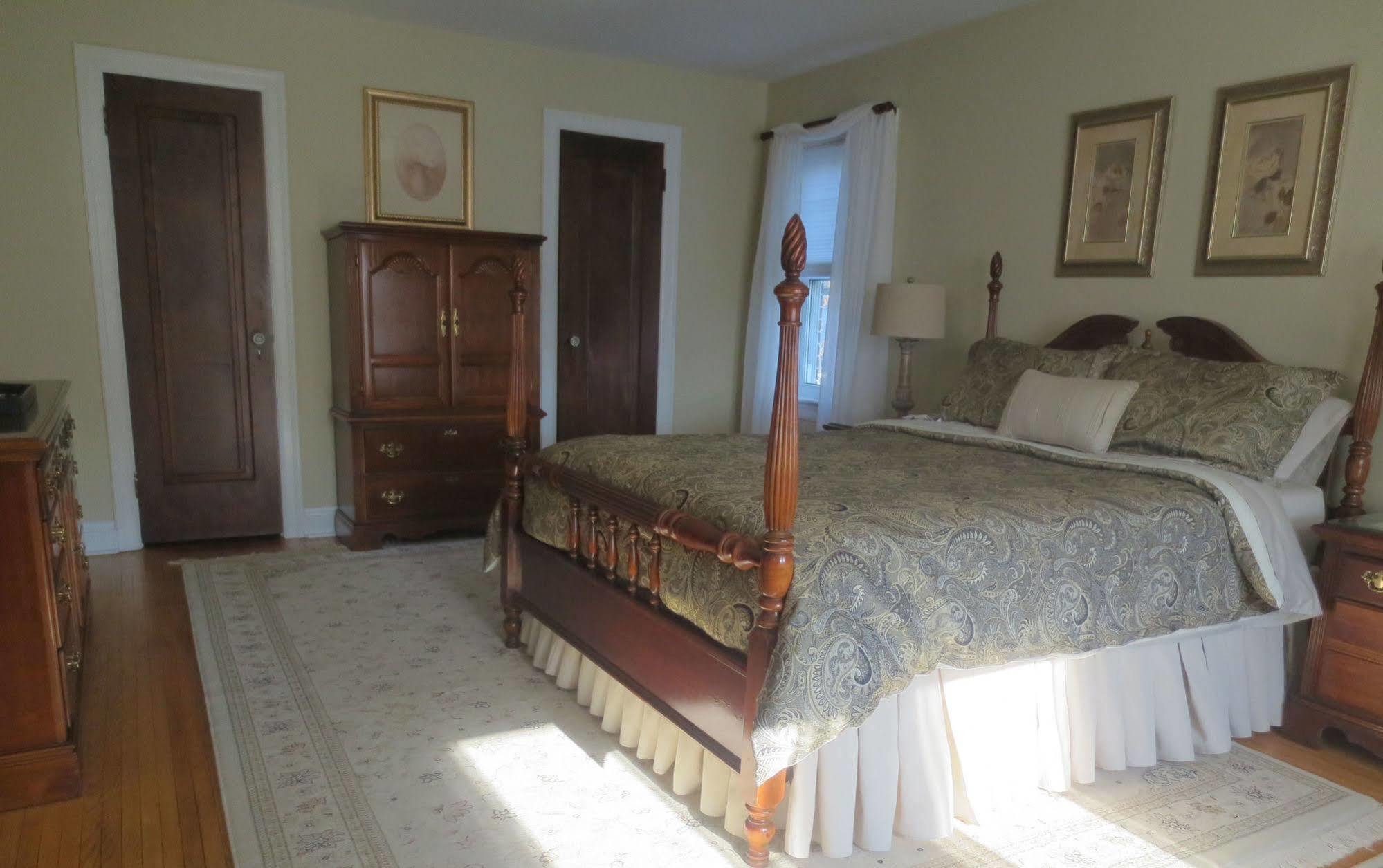 Bed and Breakfast Robinsong Thorold Экстерьер фото